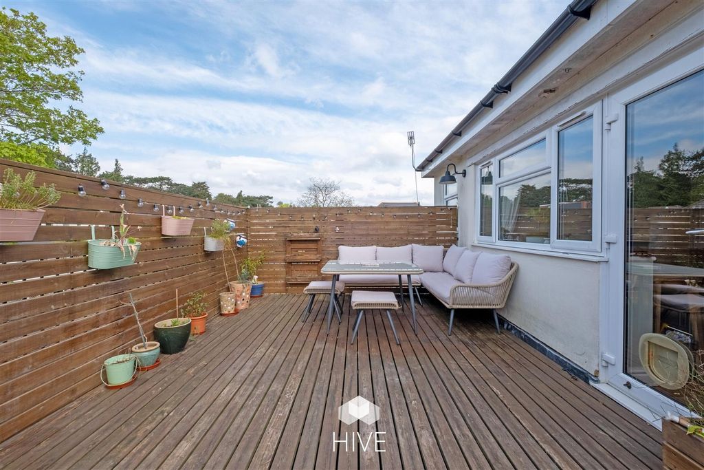 Property photo 3 of 20 Roof Garden