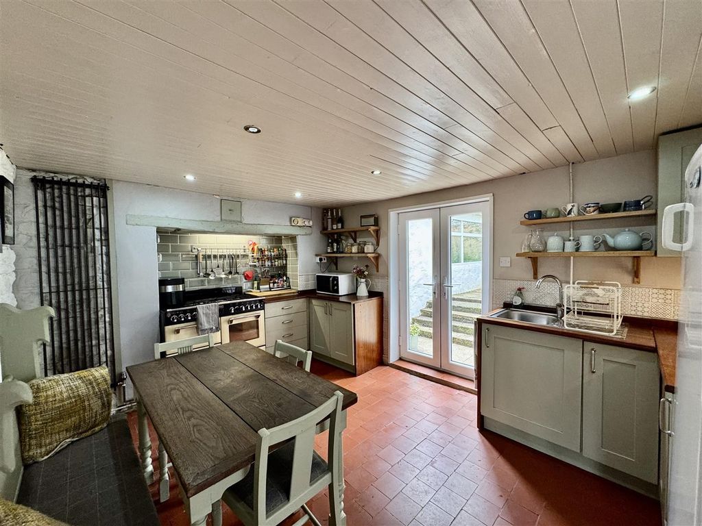 Property photo 3 of 24 Kitchen