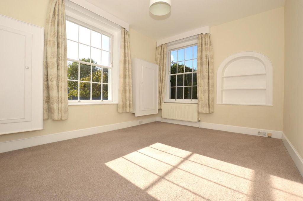Property photo 3 of 8 Master Bedroom
