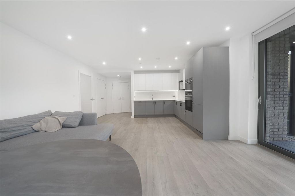 Property photo 2 of 16 Flat 185, Willowbrook House - Iupqw29Bwfkrsylgkou3