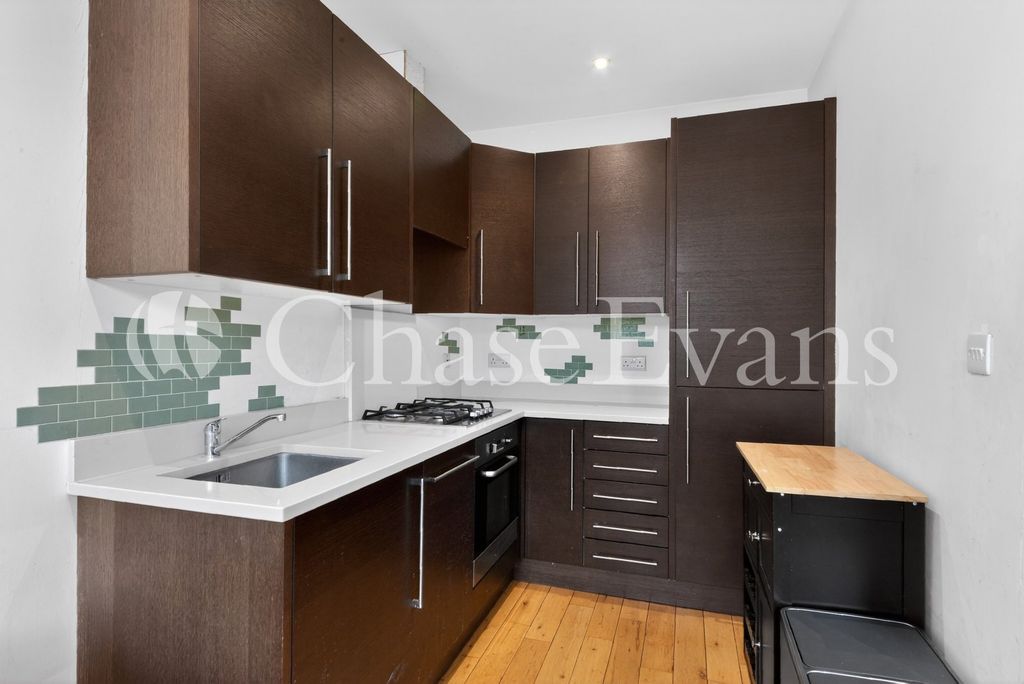 Property photo 2 of 9 Kitchen