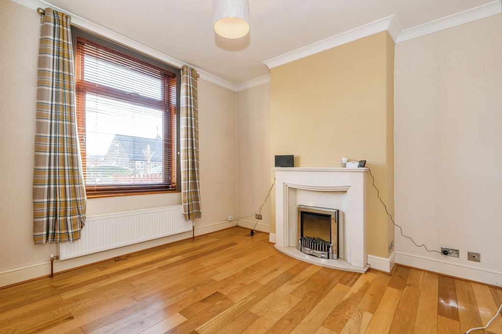 Property photo 2 of 17 Lounge