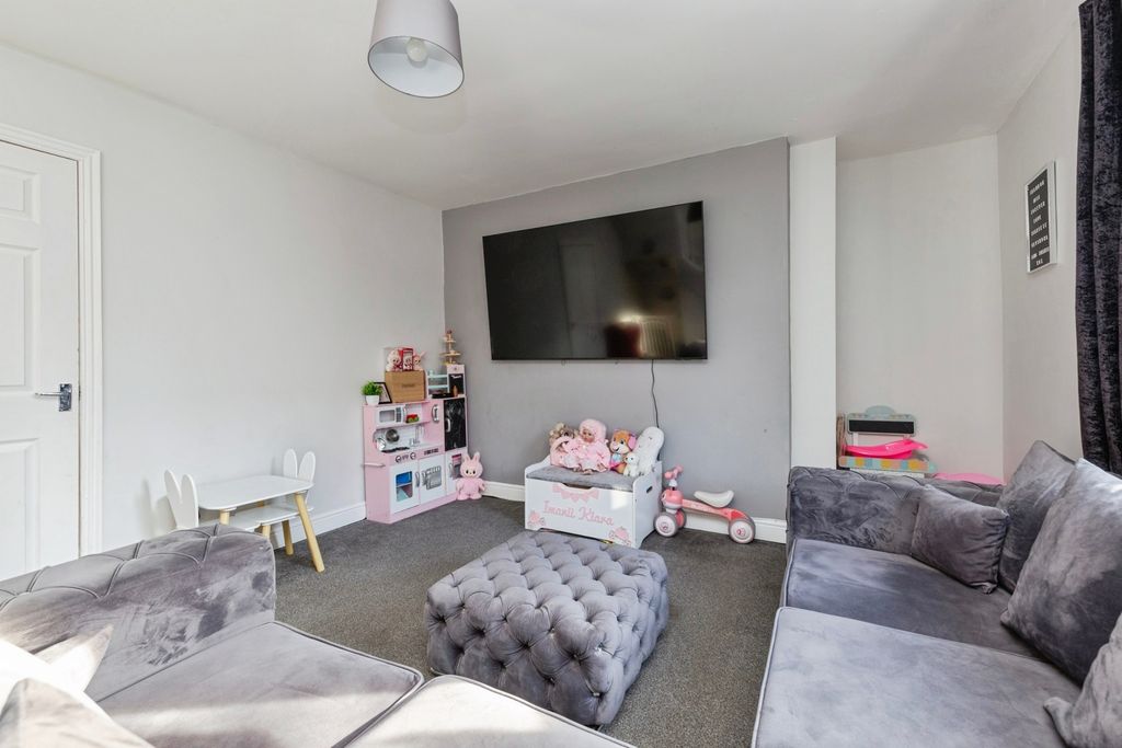 Property photo 3 of 17 Photo