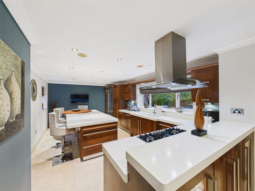 Property photo 3 of 24