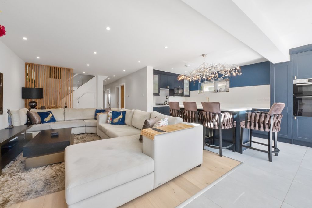 Property photo 3 of 22 3515402