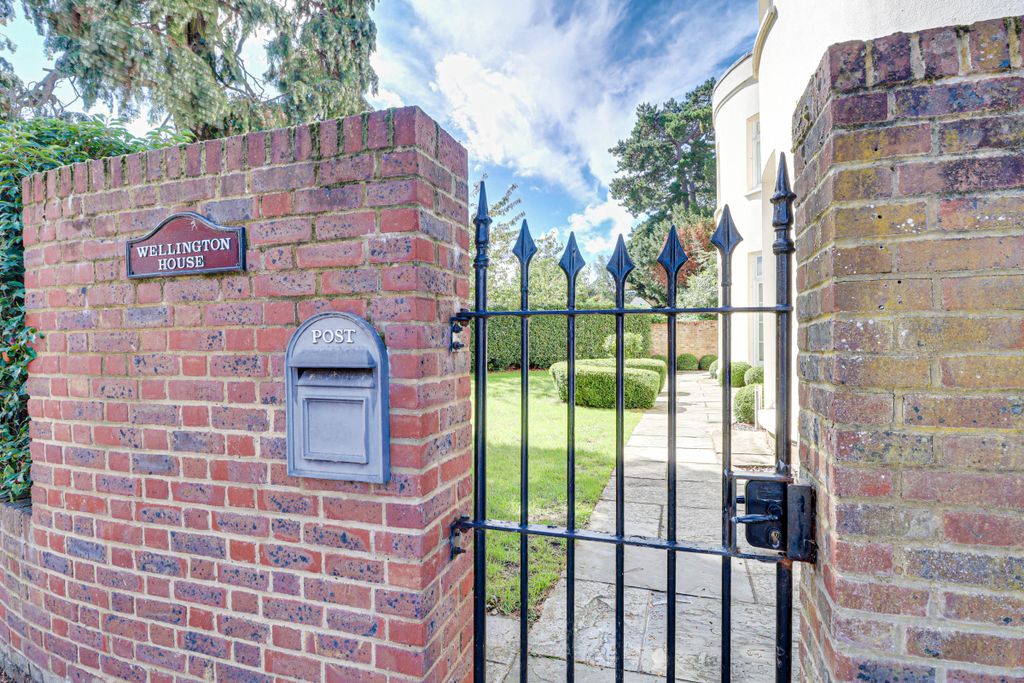 Additional image 19 of 3 bed flat for saleLeyton Green, Harpenden, Hertfordshire AL5