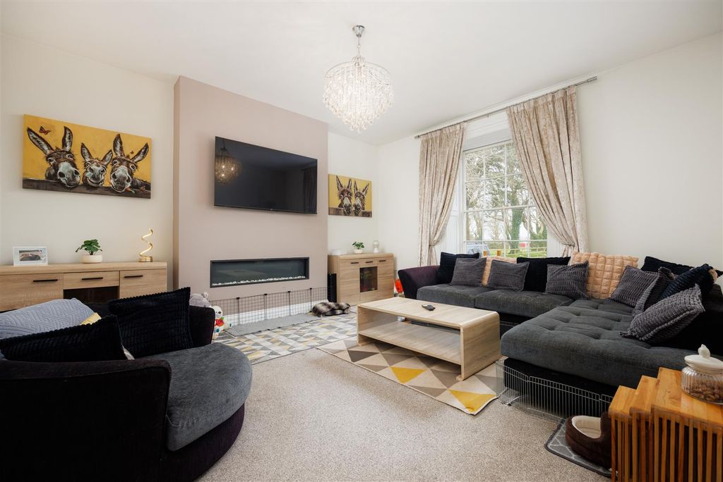 Property photo 3 of 49