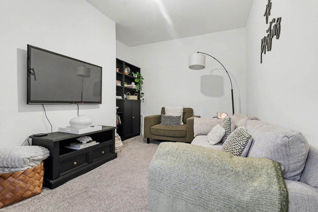 Property photo 3 of 17 Img_2695-Img_2697