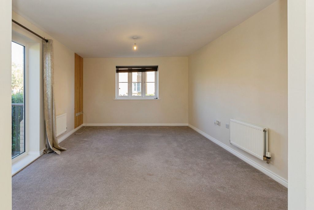 Property photo 3 of 10 Living Room