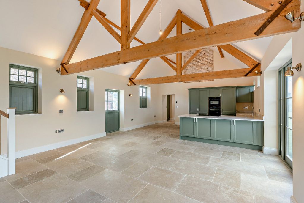Property photo 3 of 20 Kitchen/Sitting Room