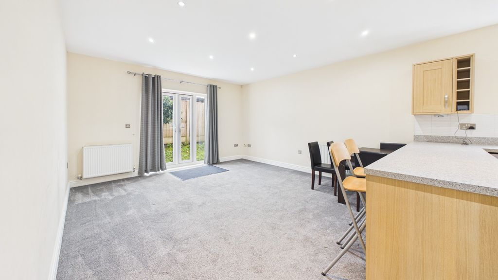 Property photo 3 of 16 2060277