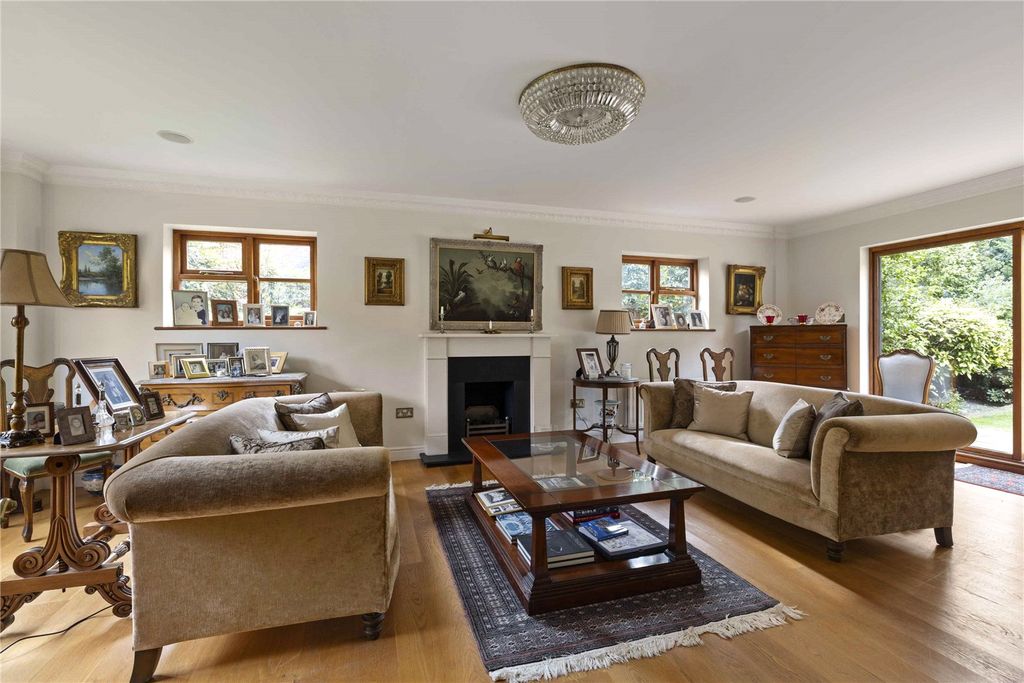 Property photo 3 of 17 Living Room