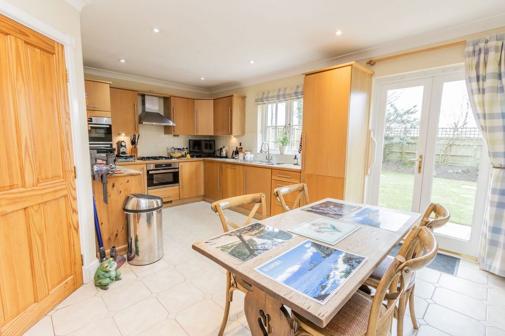 Property photo 2 of 16