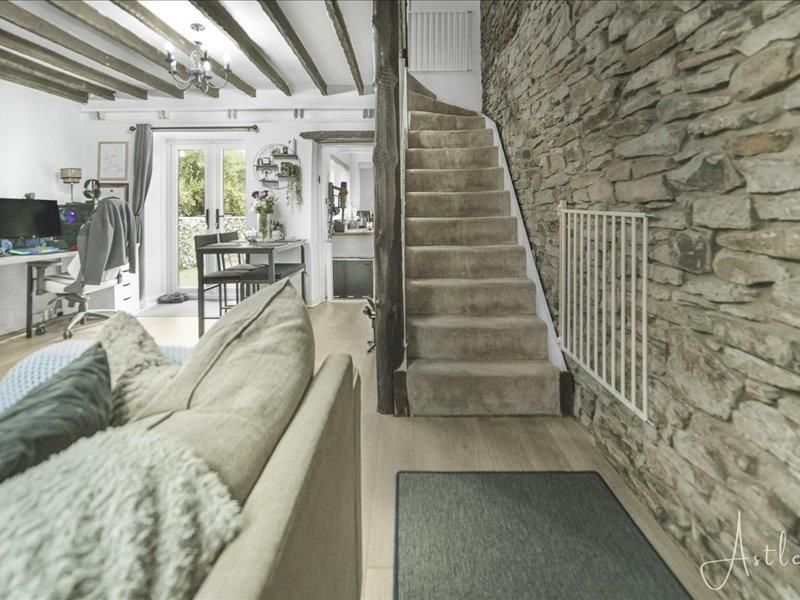 Property photo 2 of 21 Lounge