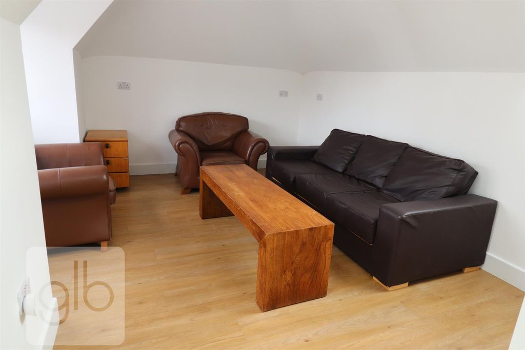 Property photo 3 of 18 46.Png