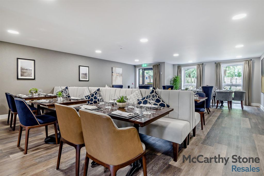 Property photo 3 of 13 Restaurant