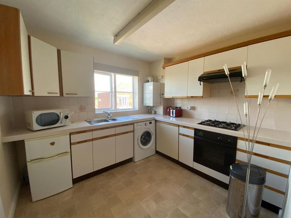 Property photo 3 of 6 Kitchen