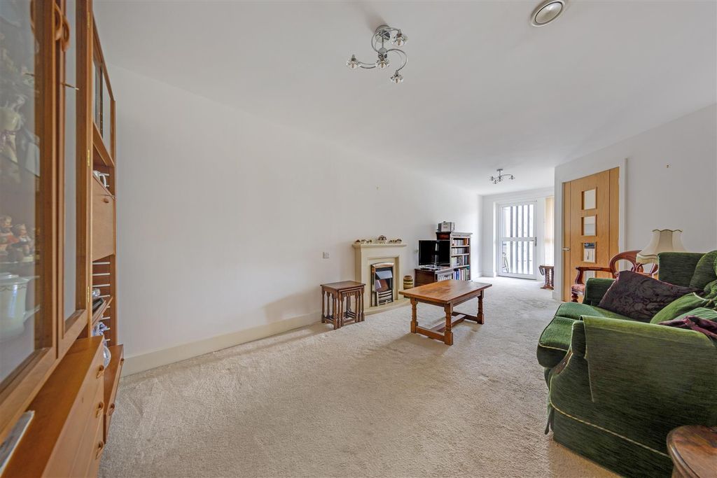 Property photo 1 of 16 12-Aa7Bpfmcs - 29 The Clockhouse-34.Jpg
