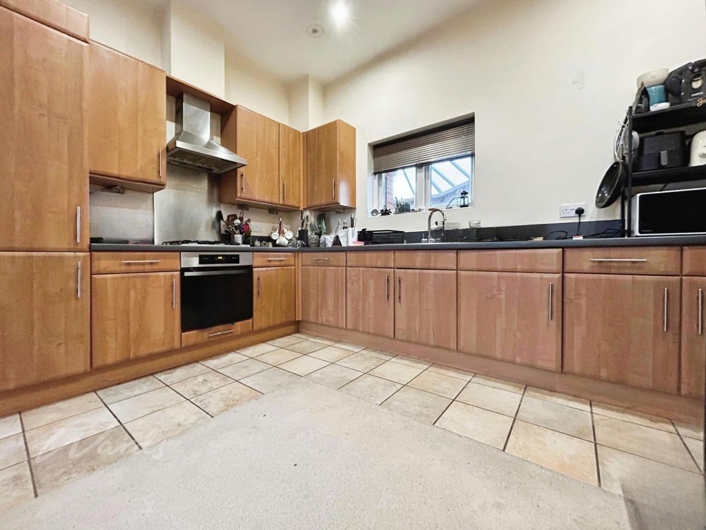 Property photo 2 of 8 Kitchen