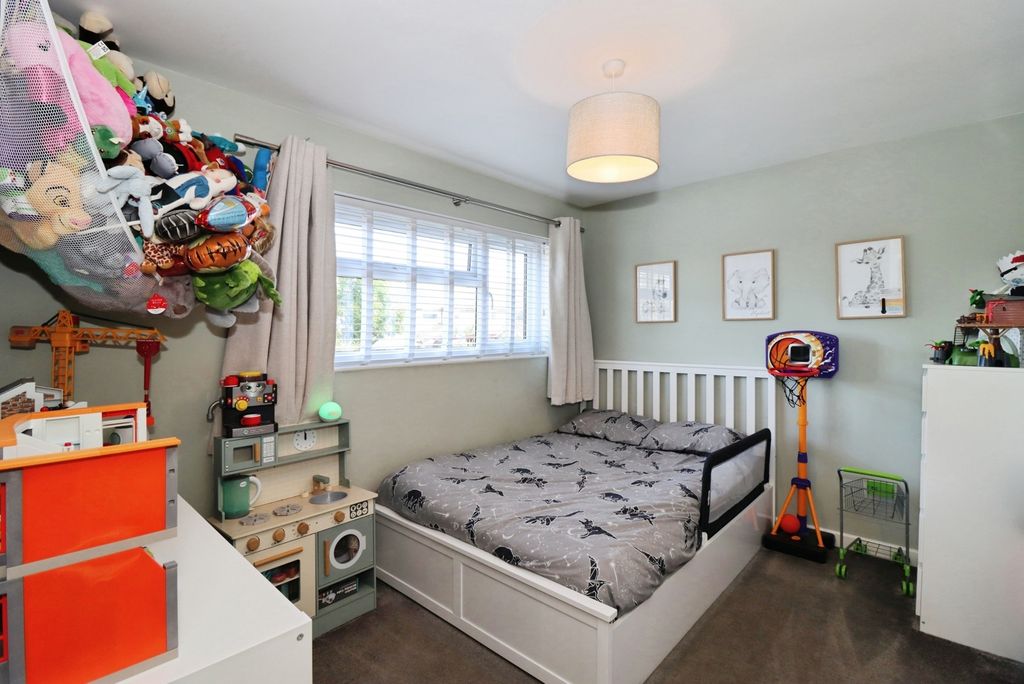 Property photo 3 of 18 Bedroom 2