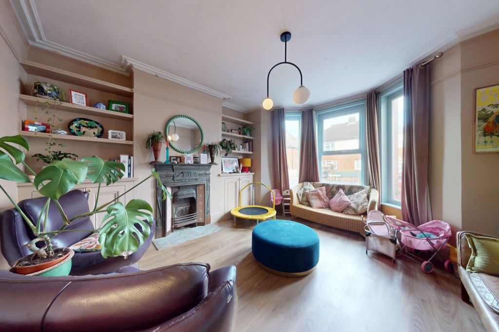 Property photo 2 of 16 Picture 2