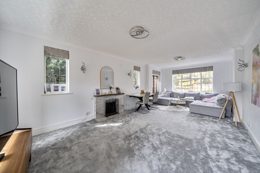 Property photo 2 of 23 1494227-3-6A903dc...