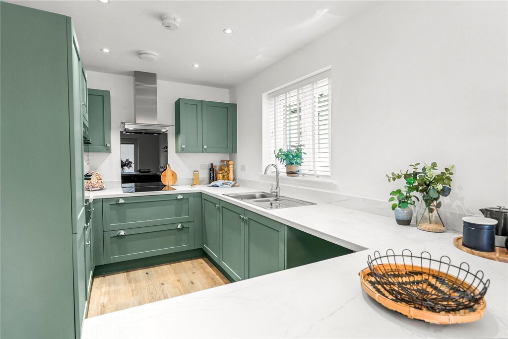 Property photo 3 of 16 Show Home Ex