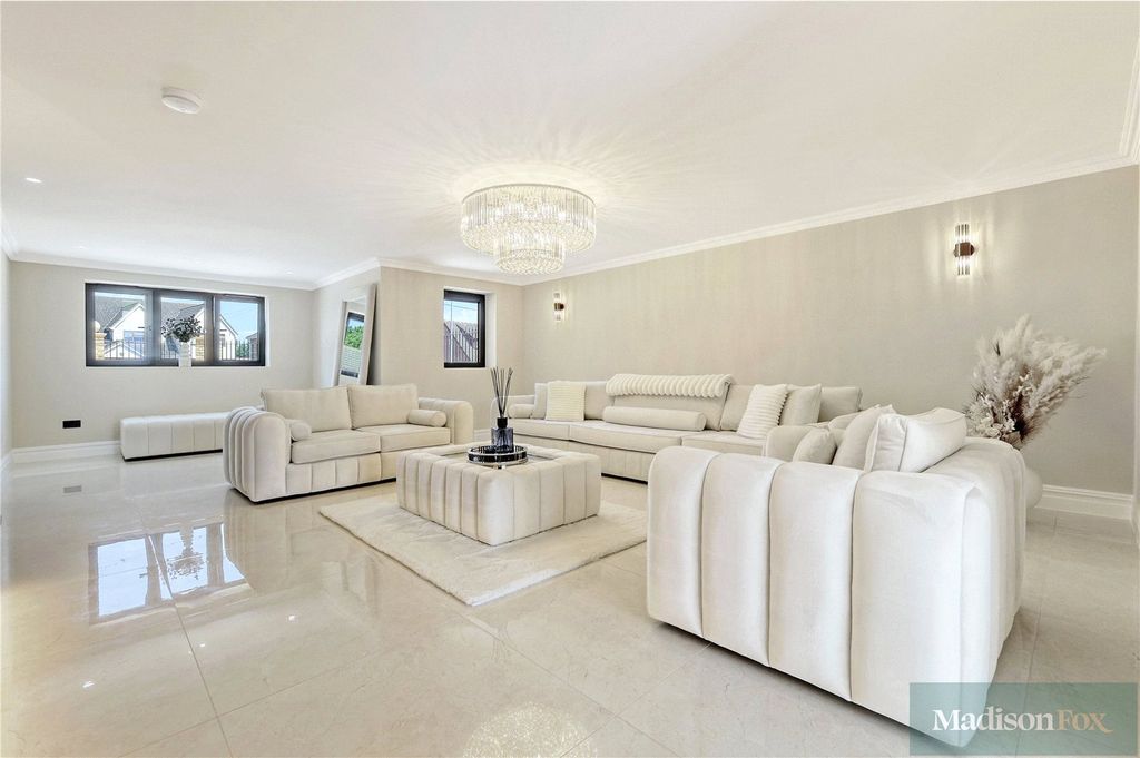 Property photo 3 of 55 Picture No. 10