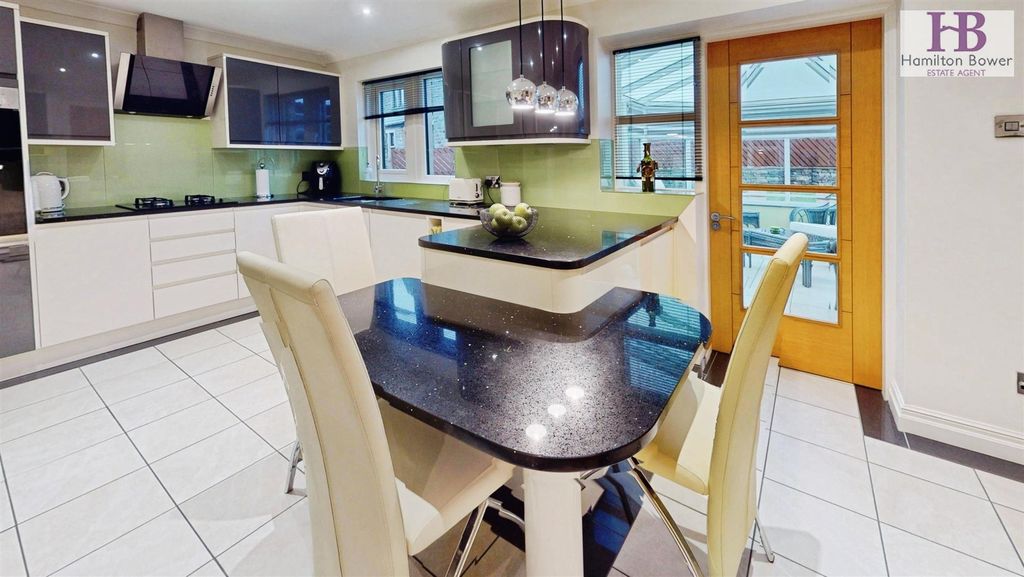 Property photo 3 of 29 Dining Kitchen