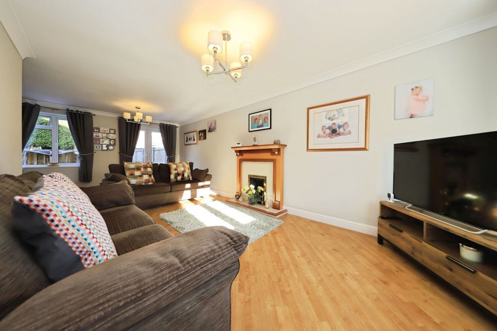 Property photo 2 of 12 Lounge/Dining Area