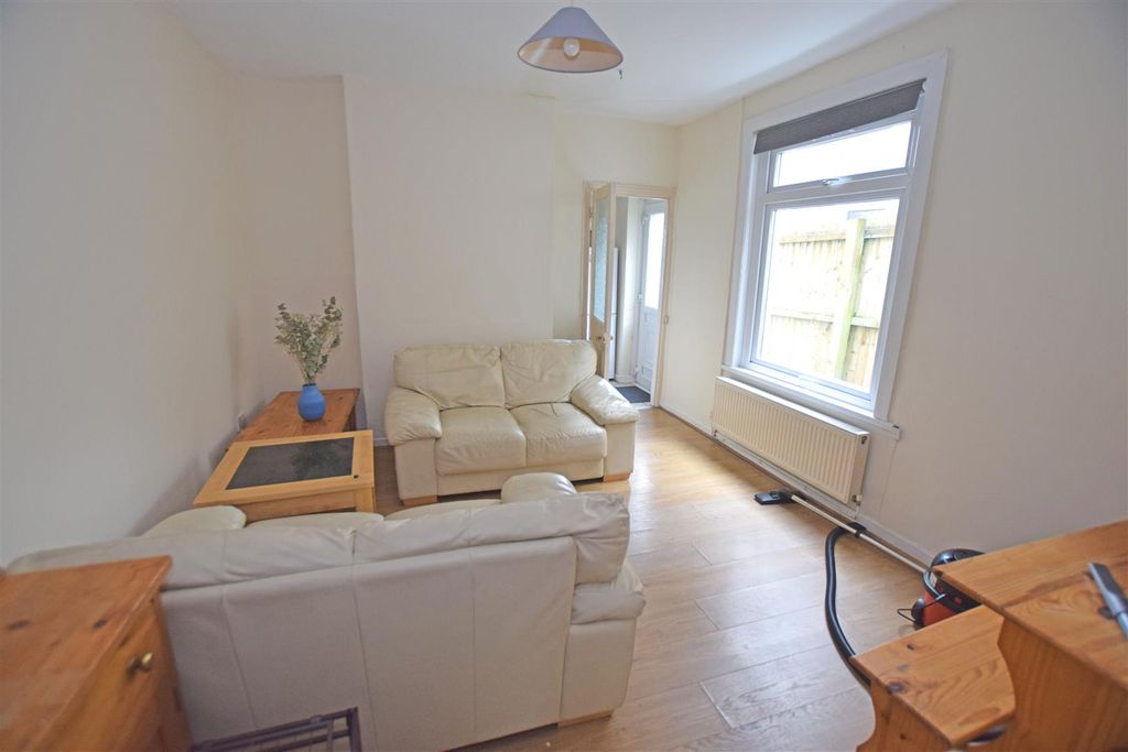 Property photo 2 of 13 Lounge.Jpg