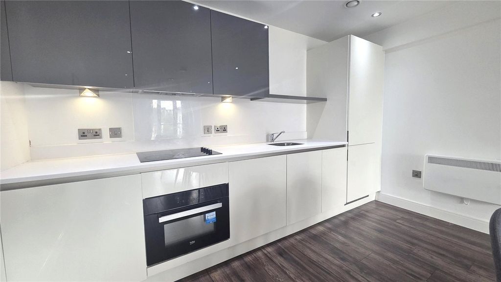 Property photo 3 of 10 Kitchen