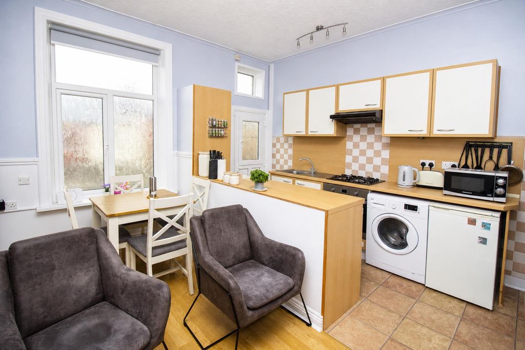 Property photo 2 of 11