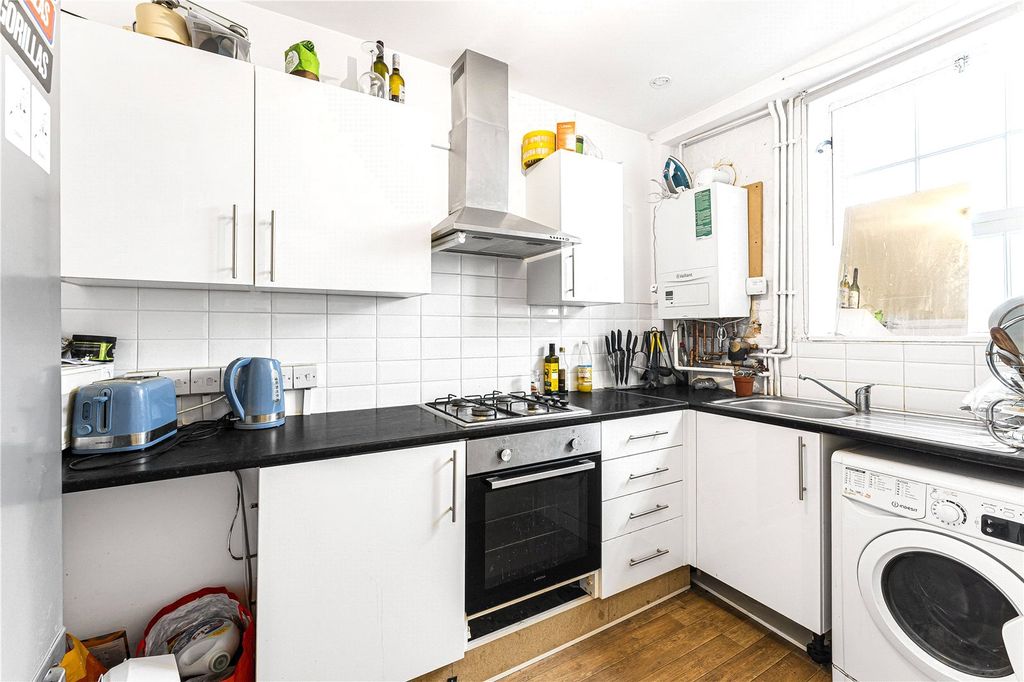 Property photo 2 of 12 Kitchen