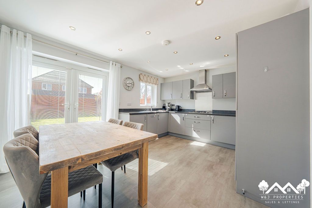 Property photo 2 of 26