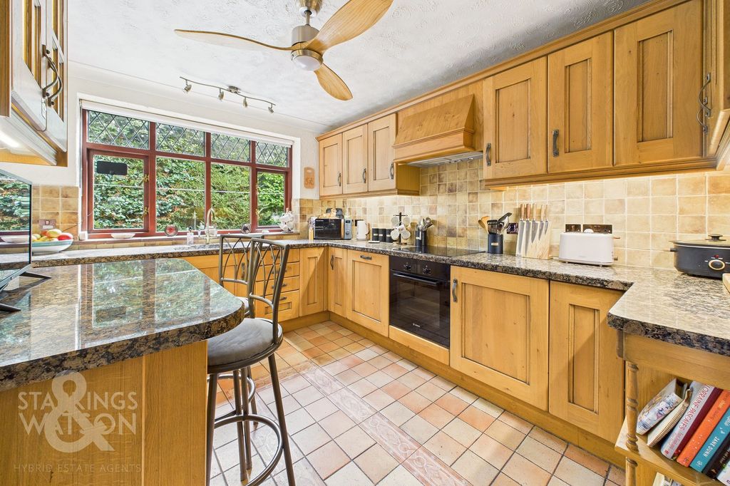 Property photo 3 of 32
