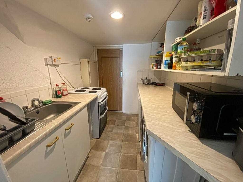 Property photo 2 of 7 Kitchen