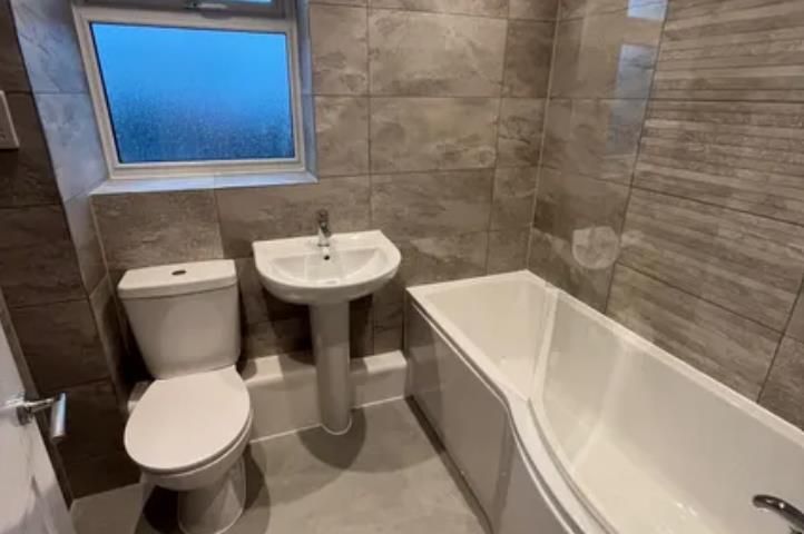 Property photo 3 of 6 Bath.Png