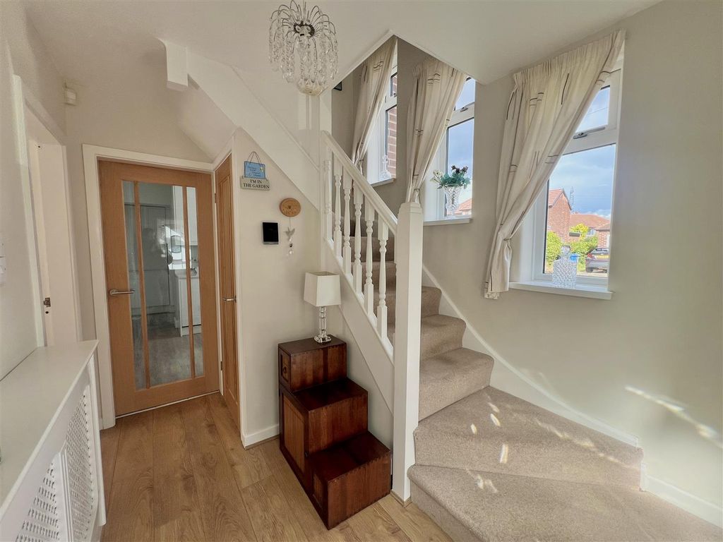 Property photo 2 of 30