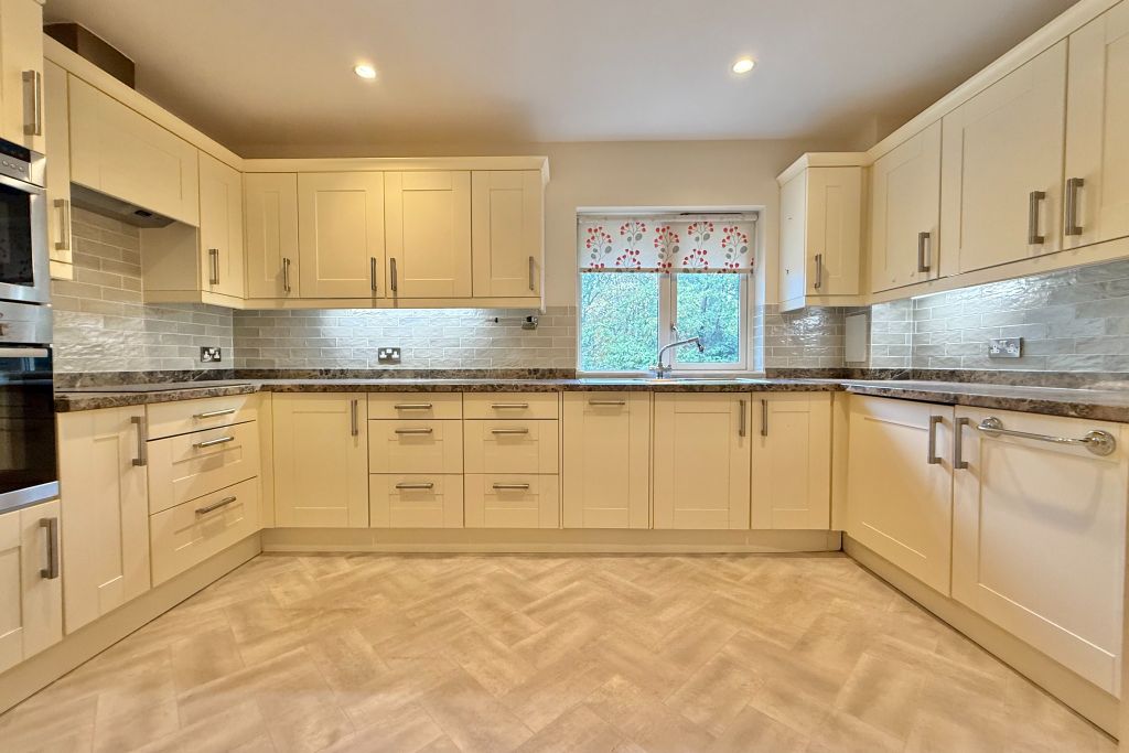 Property photo 2 of 19 Kitchen