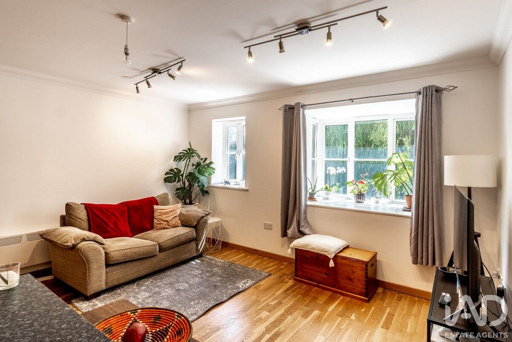 Property photo 2 of 8