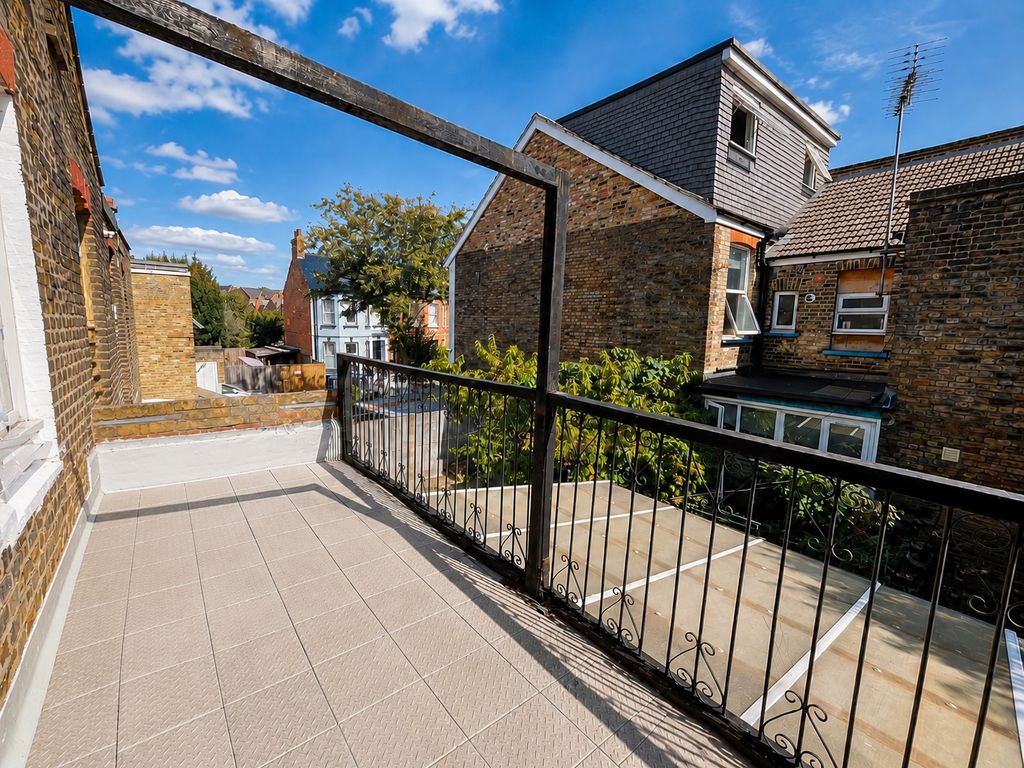 Property photo 3 of 13 Terrace