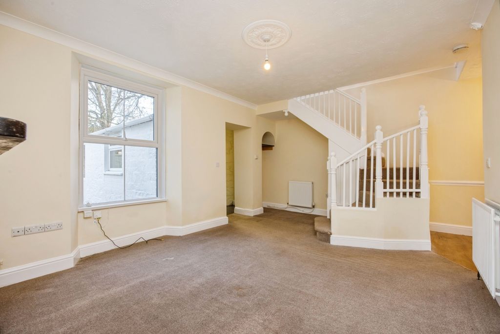 Property photo 3 of 17 Photo