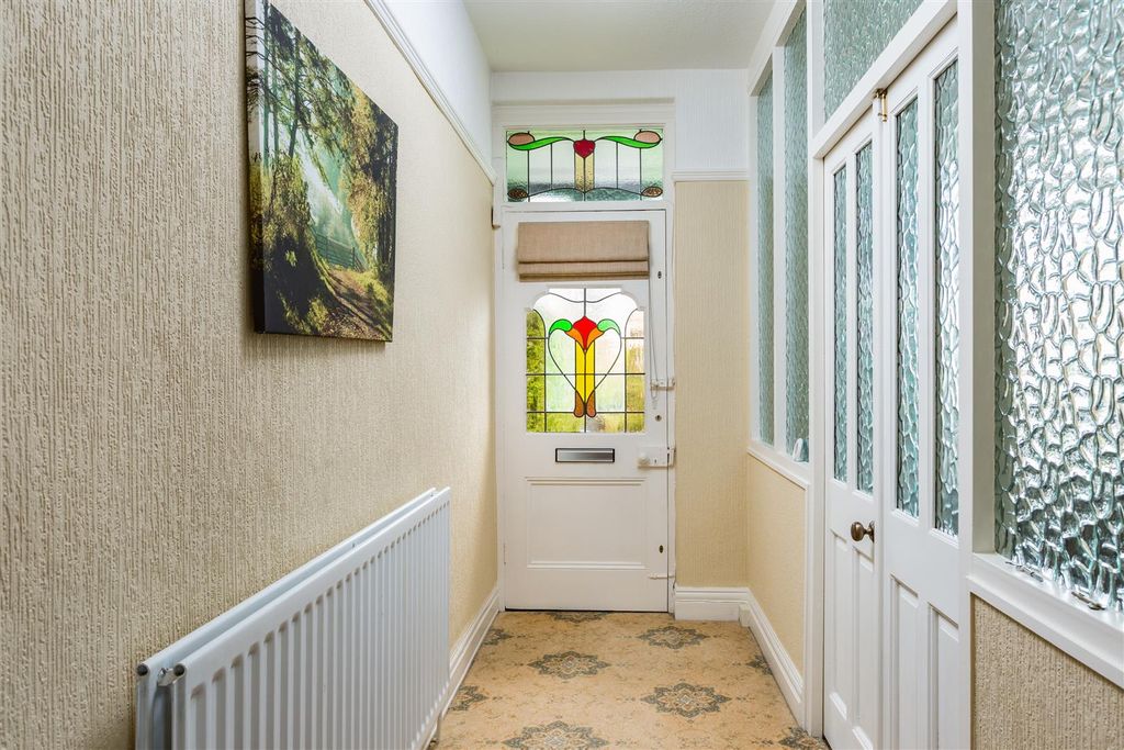 Property photo 2 of 22 40 Victoria Gardens-01.Jpg