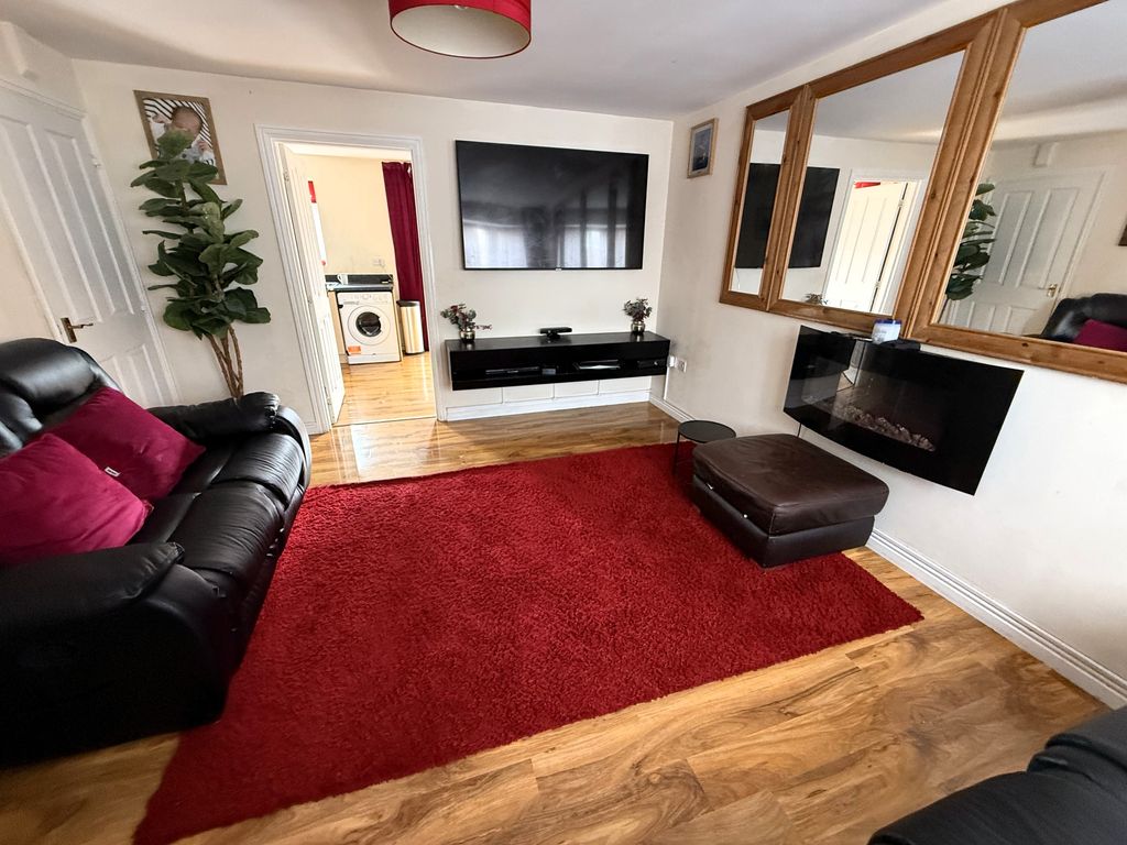 Property photo 2 of 12 Img5267