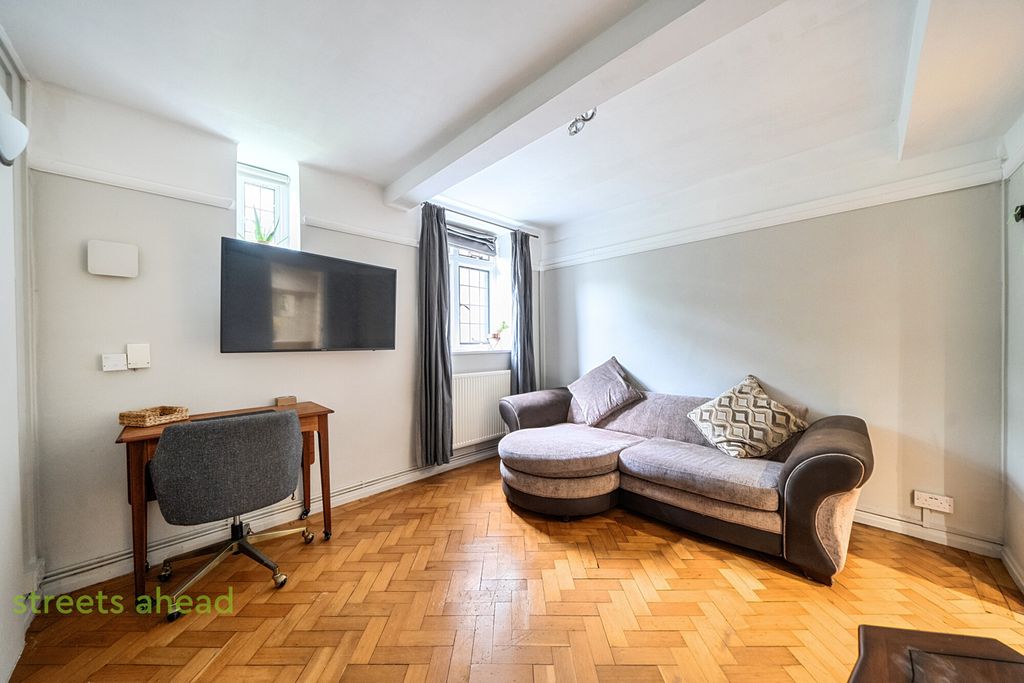 Property photo 2 of 14 6Af1B371-885E-424...