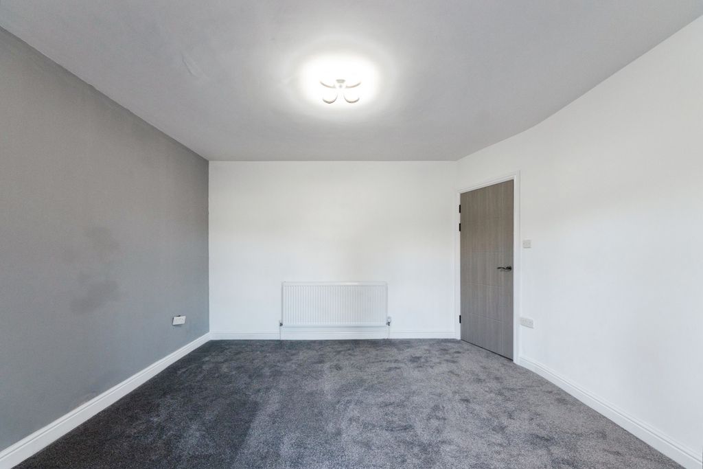 Property photo 3 of 16 Photo