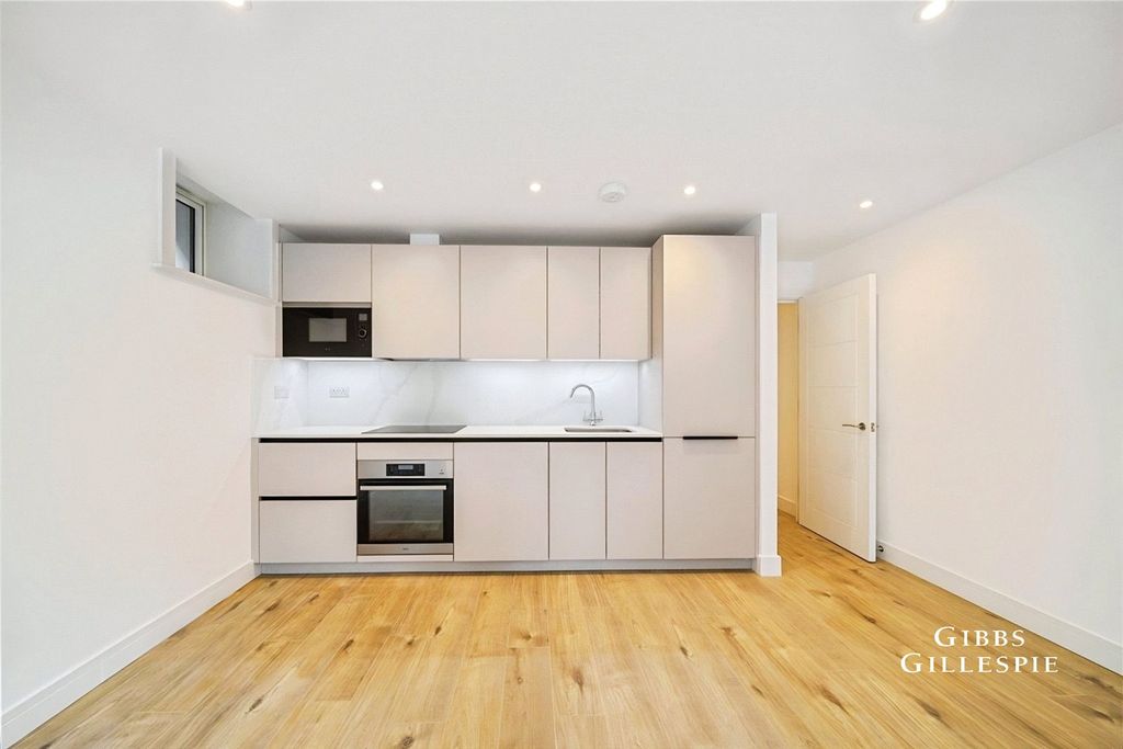 Property photo 2 of 12 Picture No. 21