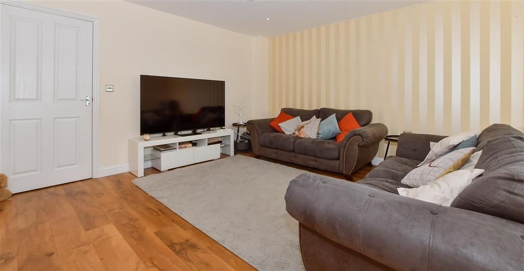 Property photo 2 of 9 Lounge New