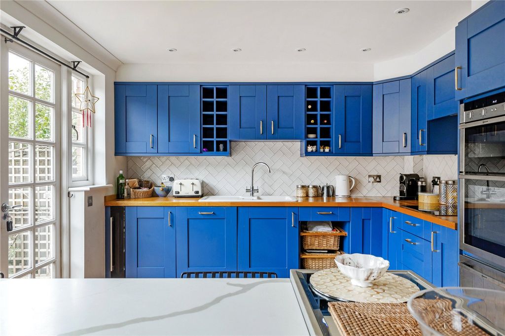 Property photo 3 of 16 Kitchen